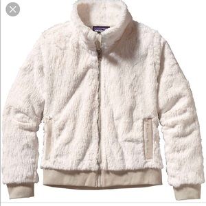 NEVER worn Patagonia fuzzy white jacket